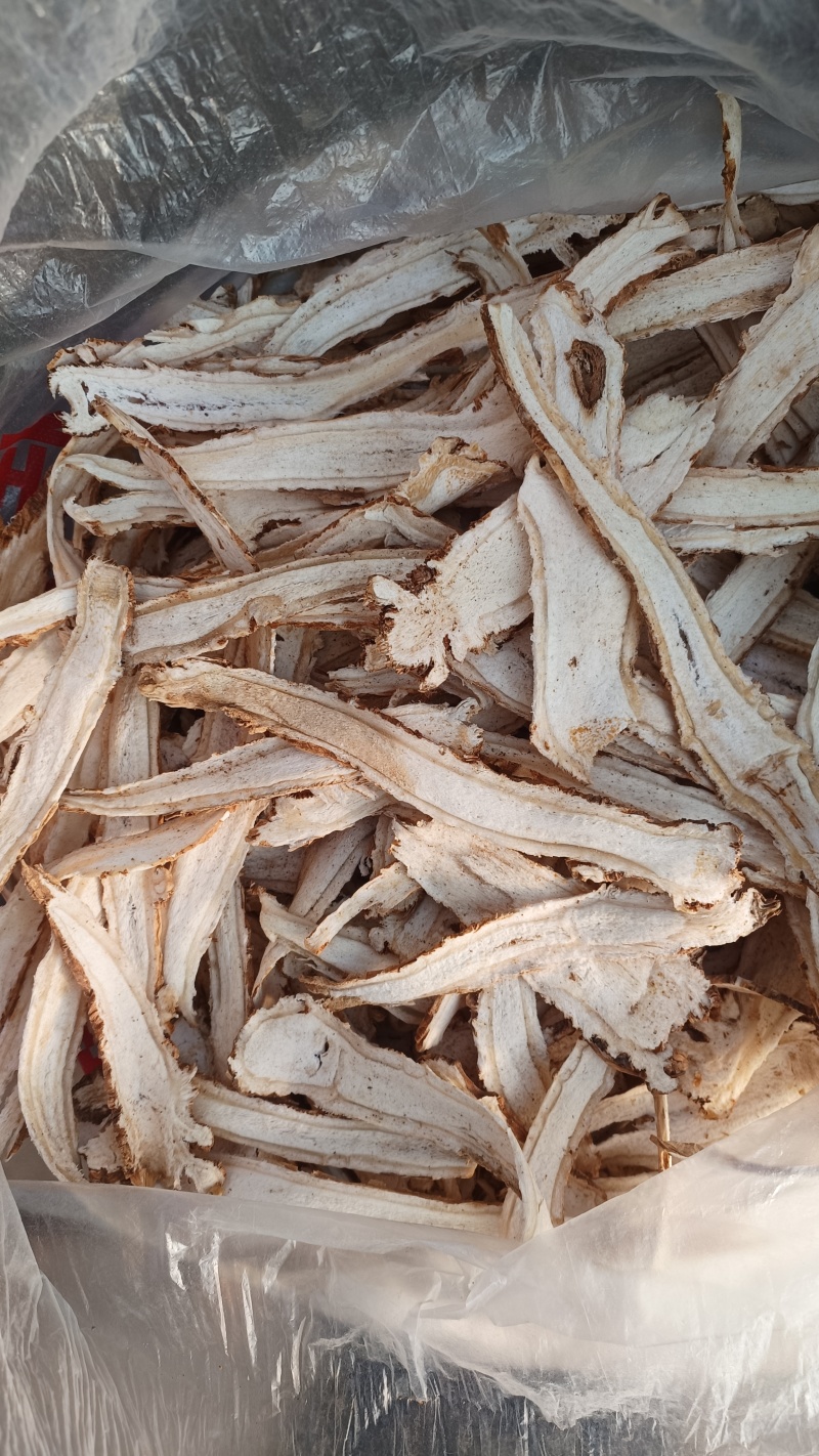 独活头片，选装精品干独活，冲洗，切制，晾晒，过筛订包而成