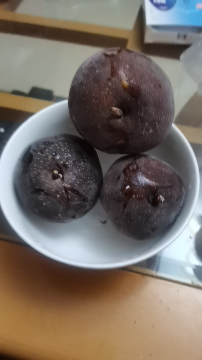 软儿梨、化心梨、香水梨、冻梨，黑冻梨，冻梨