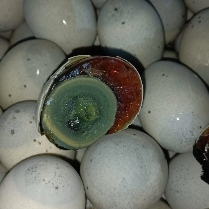 精品松花蛋，80克左右，可散装可装纸箱，绝不缺斤少两，