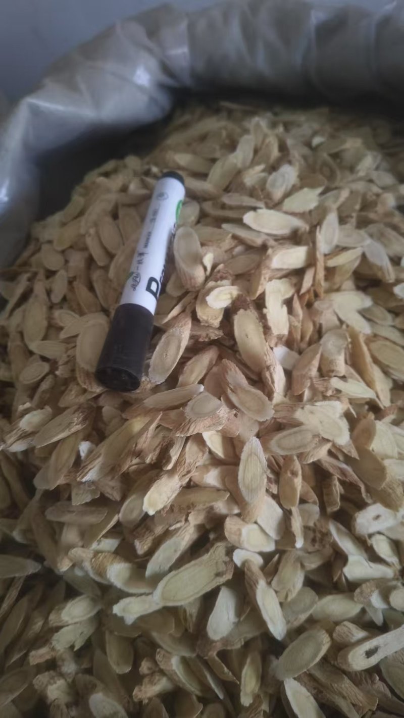 甘肃黄芪.新鲜切片.自然晾干.豆香味浓郁.无硫全干黄芪。