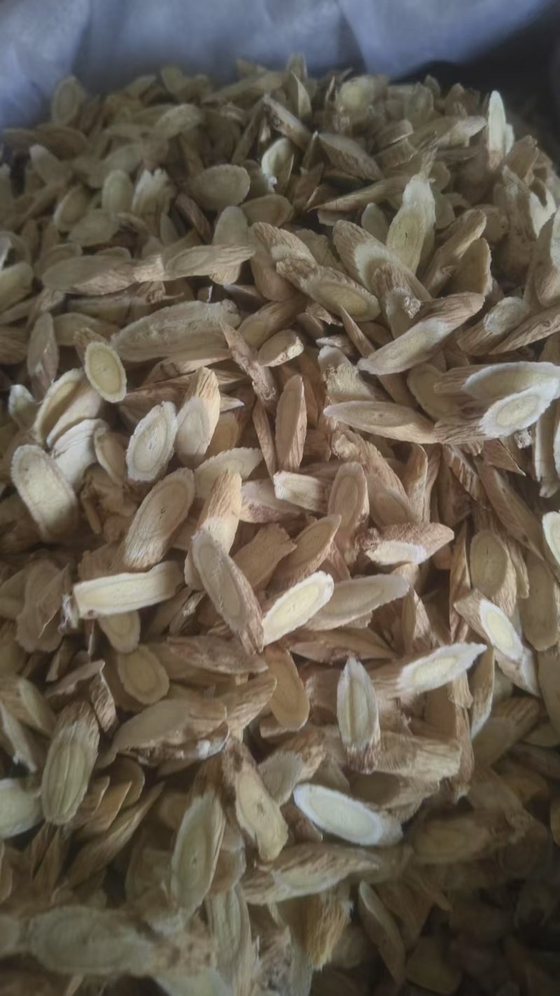 甘肃黄芪.新鲜切片.自然晾干.豆香味浓郁.无硫全干黄芪。