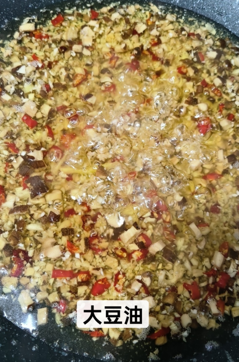【酸豆角炒肉末】松茸肉沫搭上农家自泡酸豆角又酸又脆很开胃