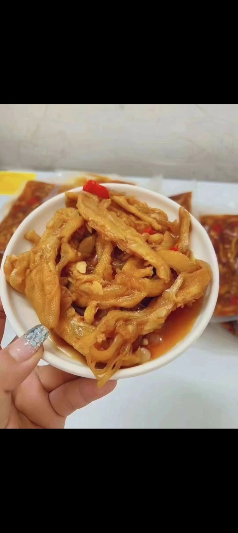 无骨鸭掌开袋即食口感鲜香微微辣大量现货，长期供应