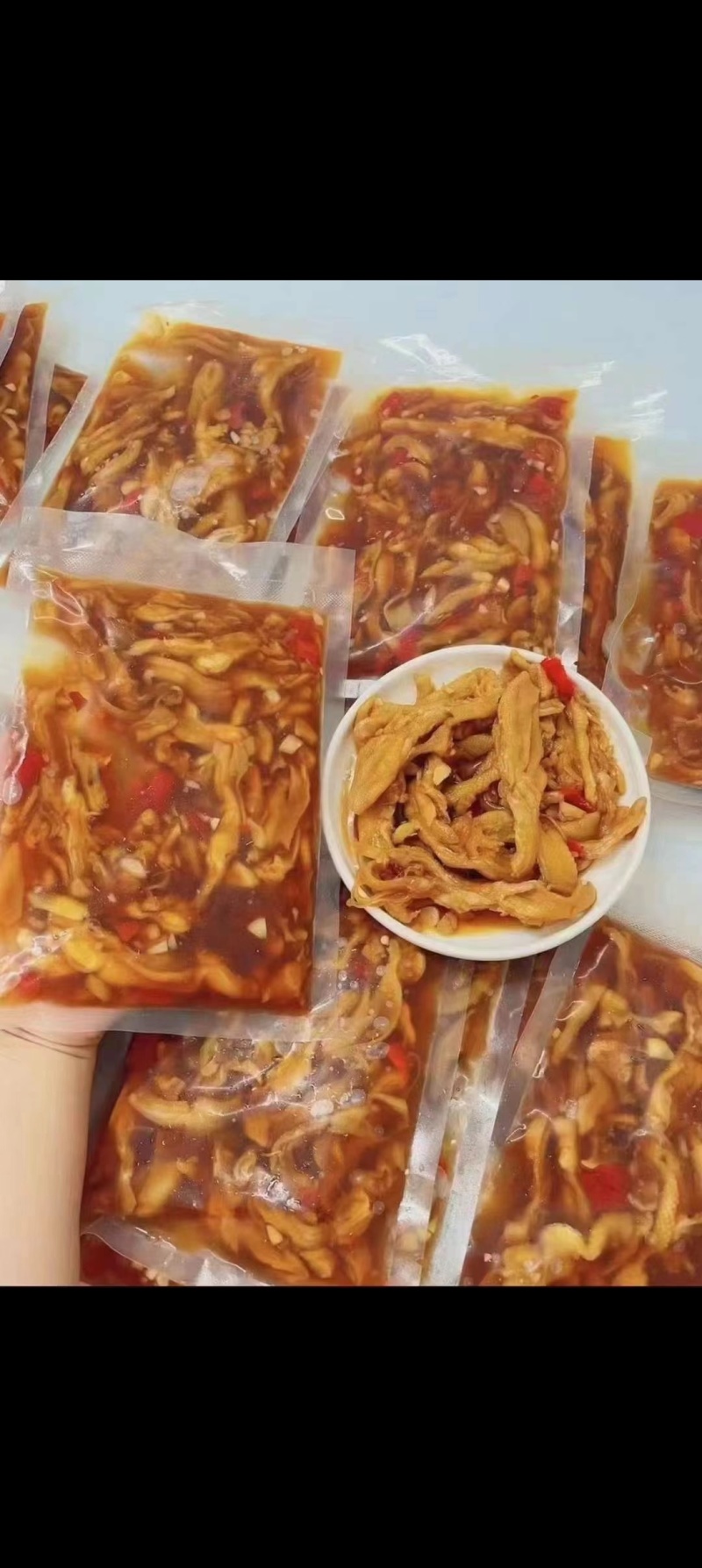 无骨鸭掌开袋即食口感鲜香微微辣大量现货，长期供应