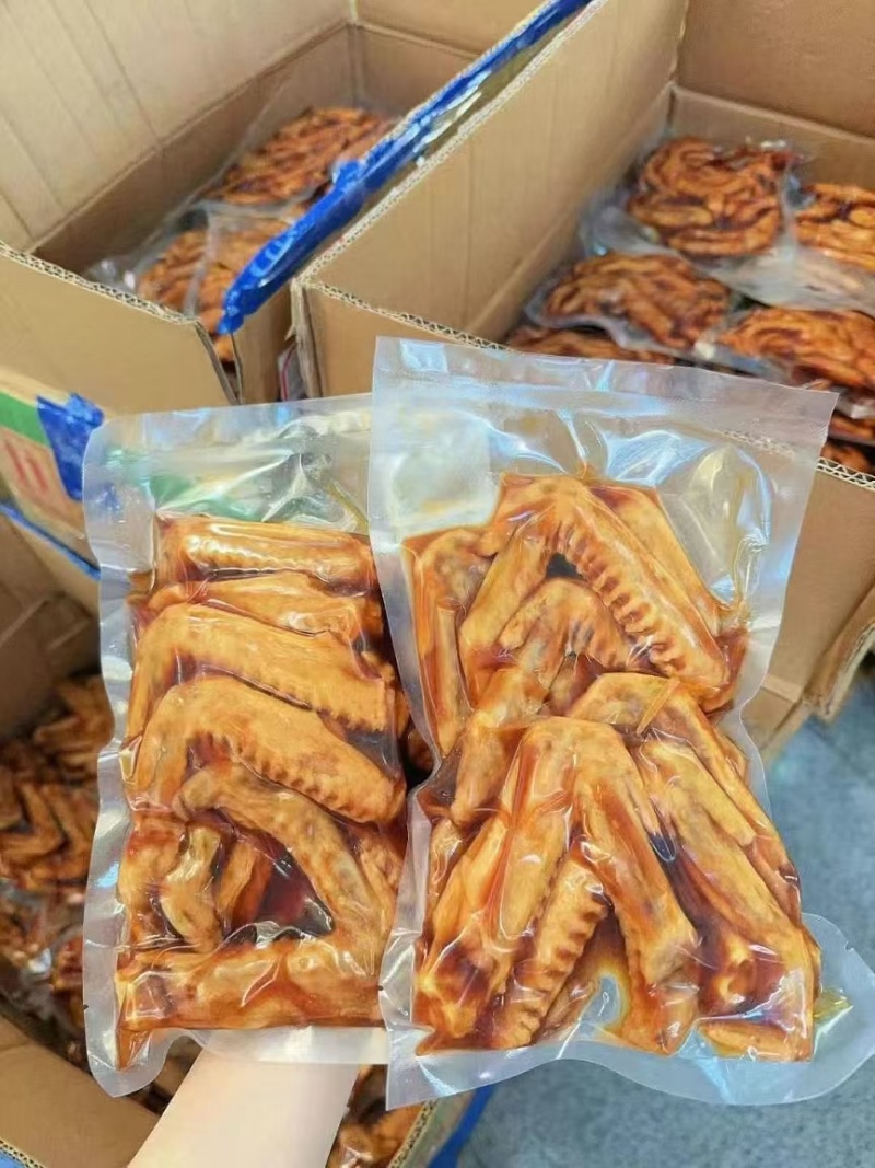 泡椒鸭翅，爽酸个大，肉感好，入口汁香味正，酸香辣脆爽