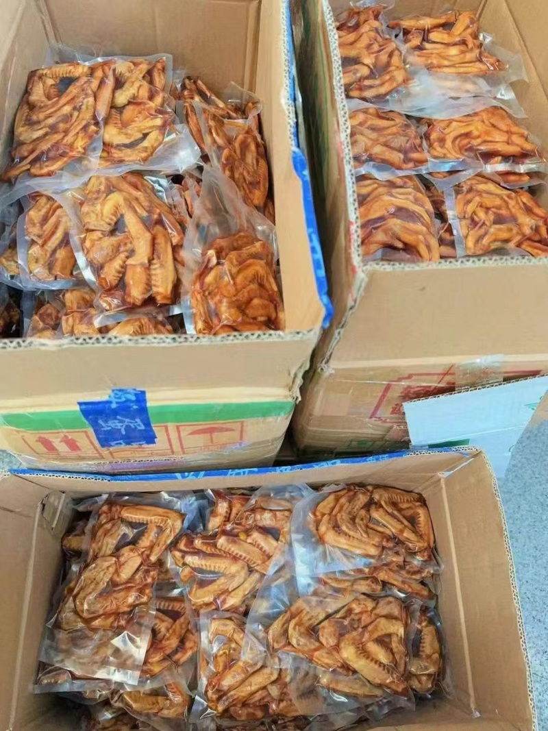 泡椒鸭翅，爽酸个大，肉感好，入口汁香味正，酸香辣脆爽