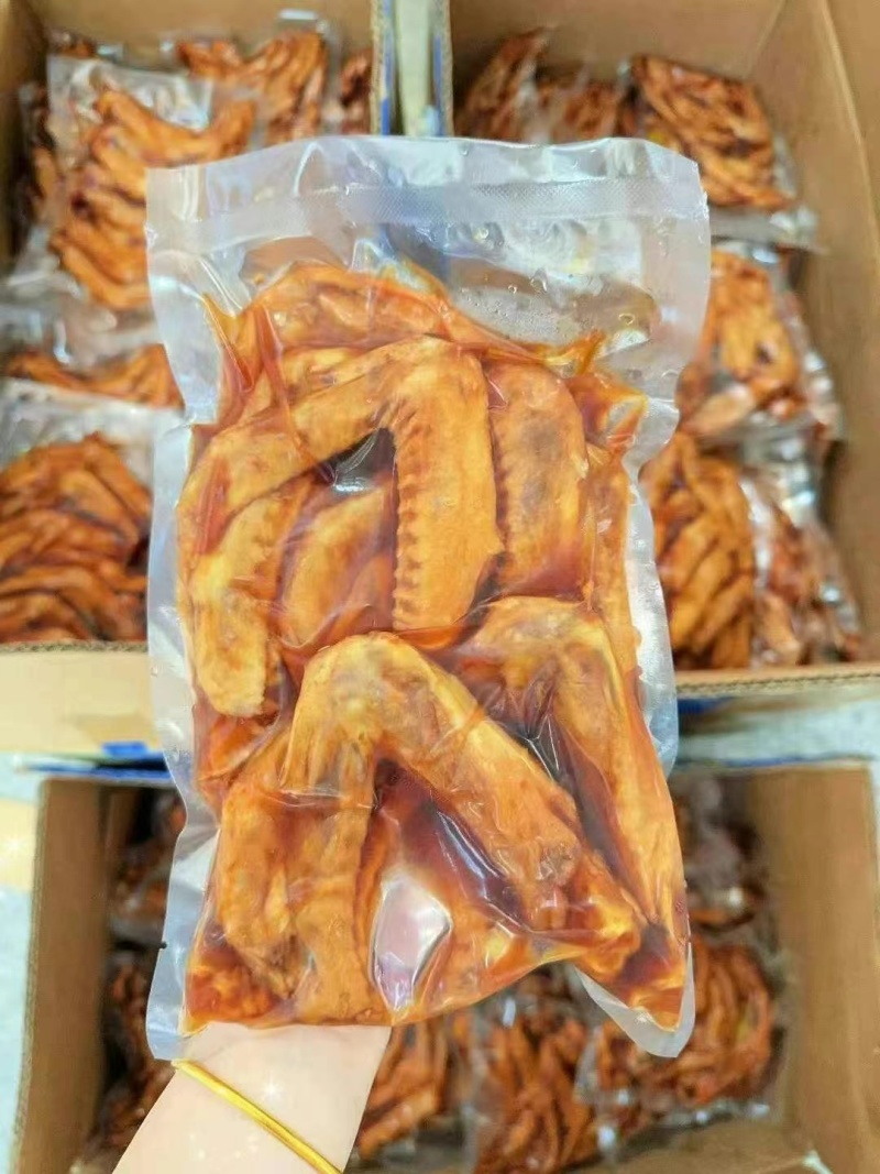泡椒鸭翅，爽酸个大，肉感好，入口汁香味正，酸香辣脆爽