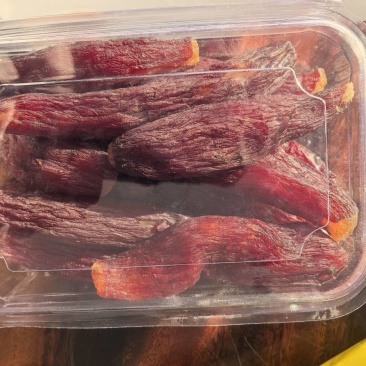 货源三蒸三晒红瑶薯干，***，配料表只有红薯。