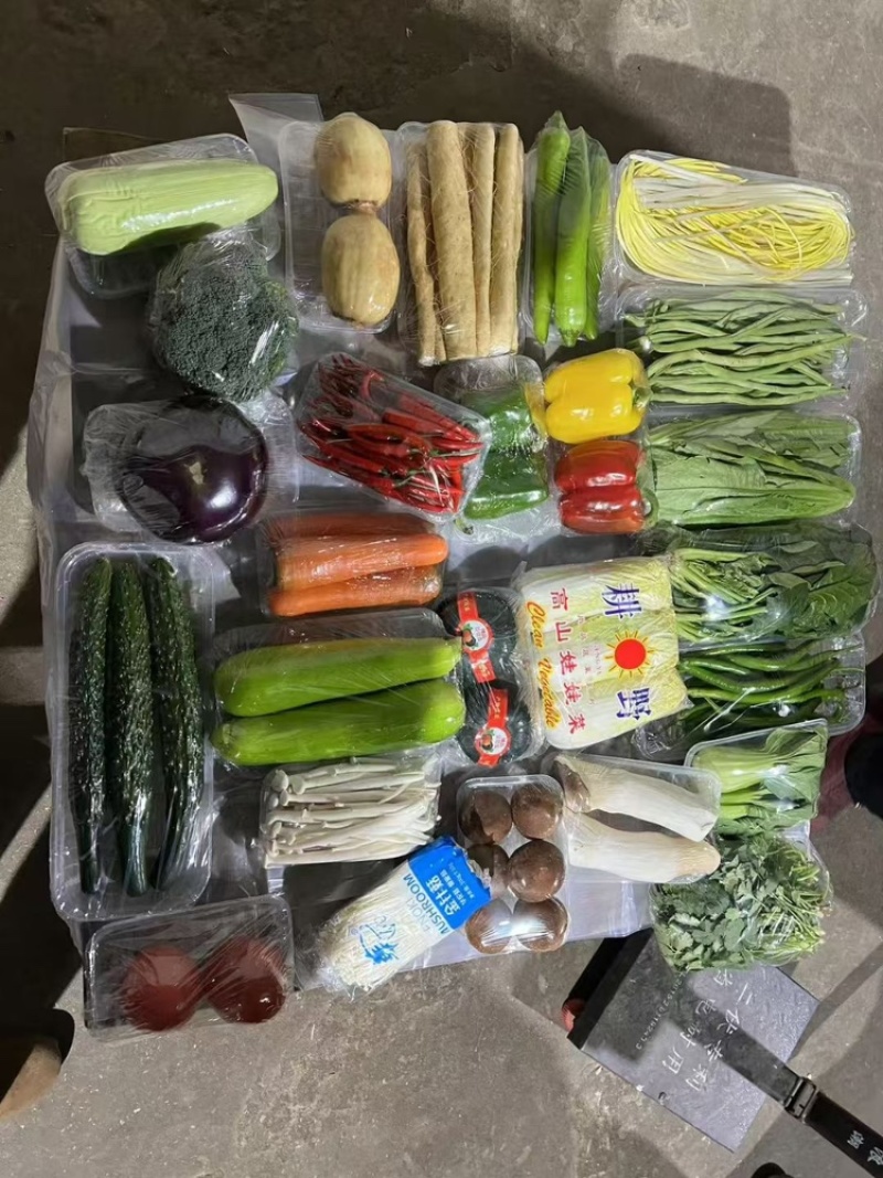 精品礼品盒蔬菜，精品礼品盒水果，大量供应中，请联系我！