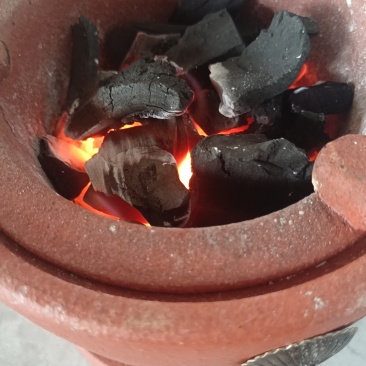 高温干馏苹果木原木炭产地直发一手货源可全国发货