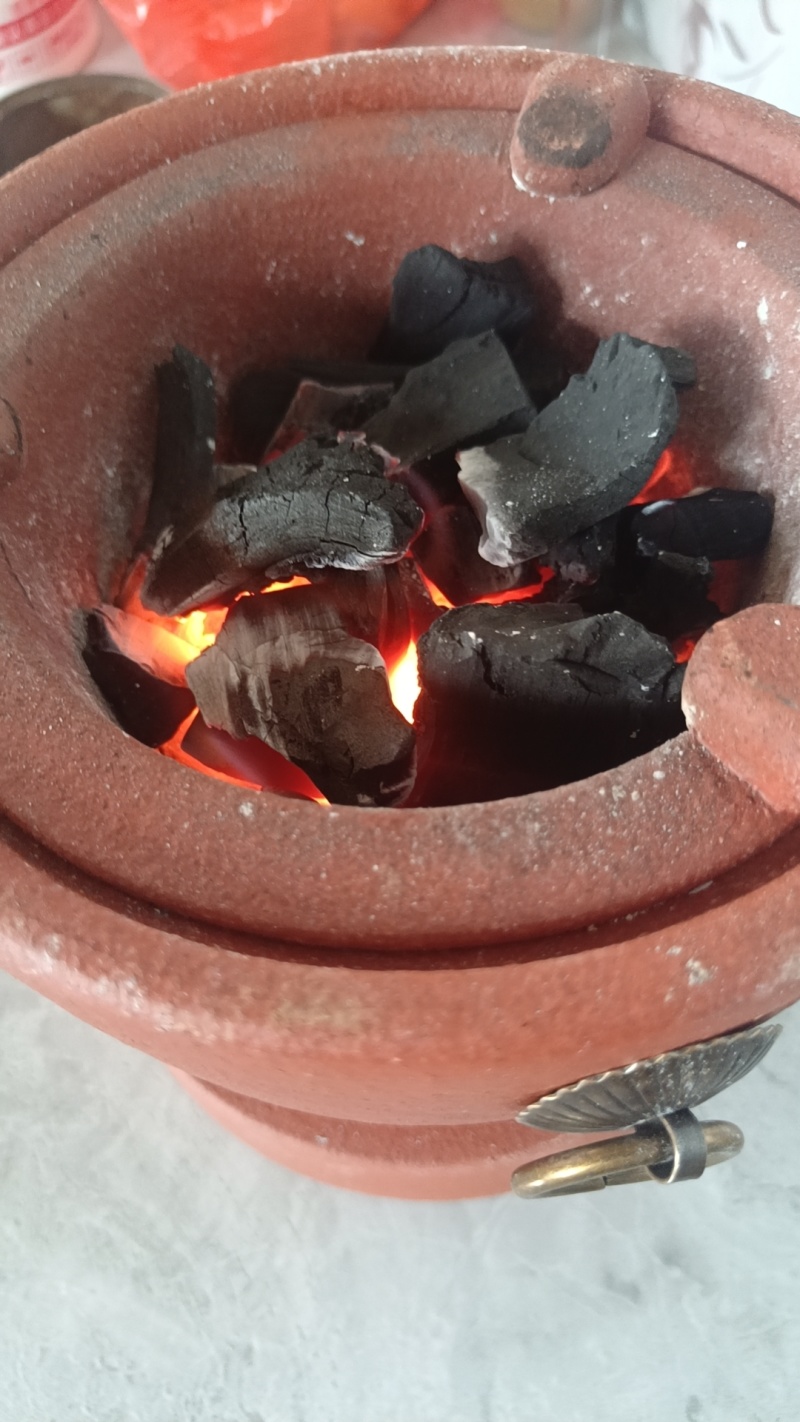 高温干馏苹果木原木炭产地直发一手货源可全国发货
