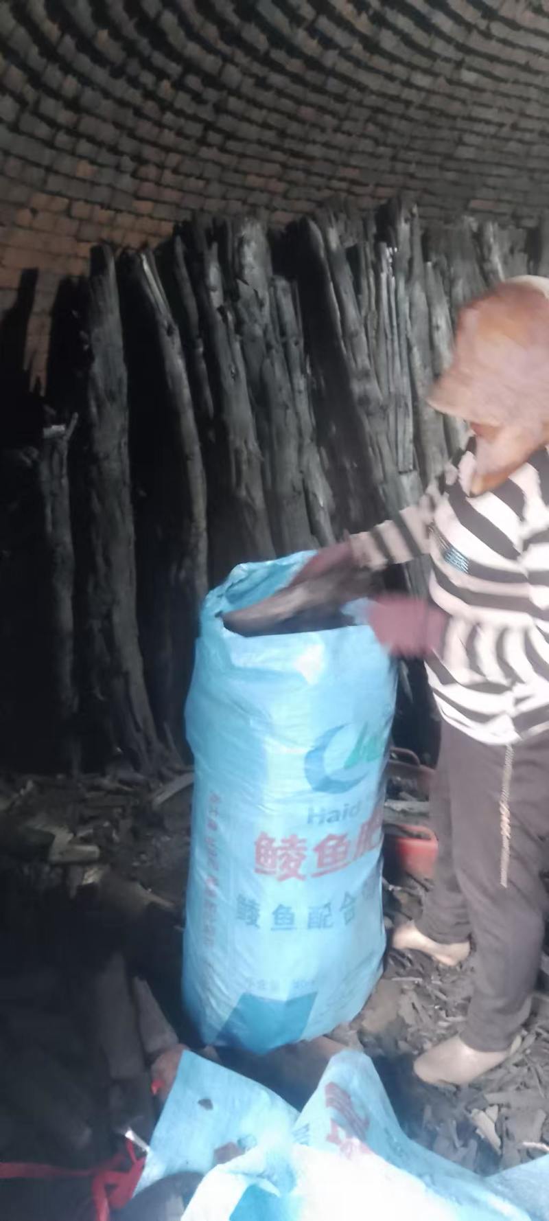 烧烤木炭，耐烧不炸火，原木炭无添加剂
