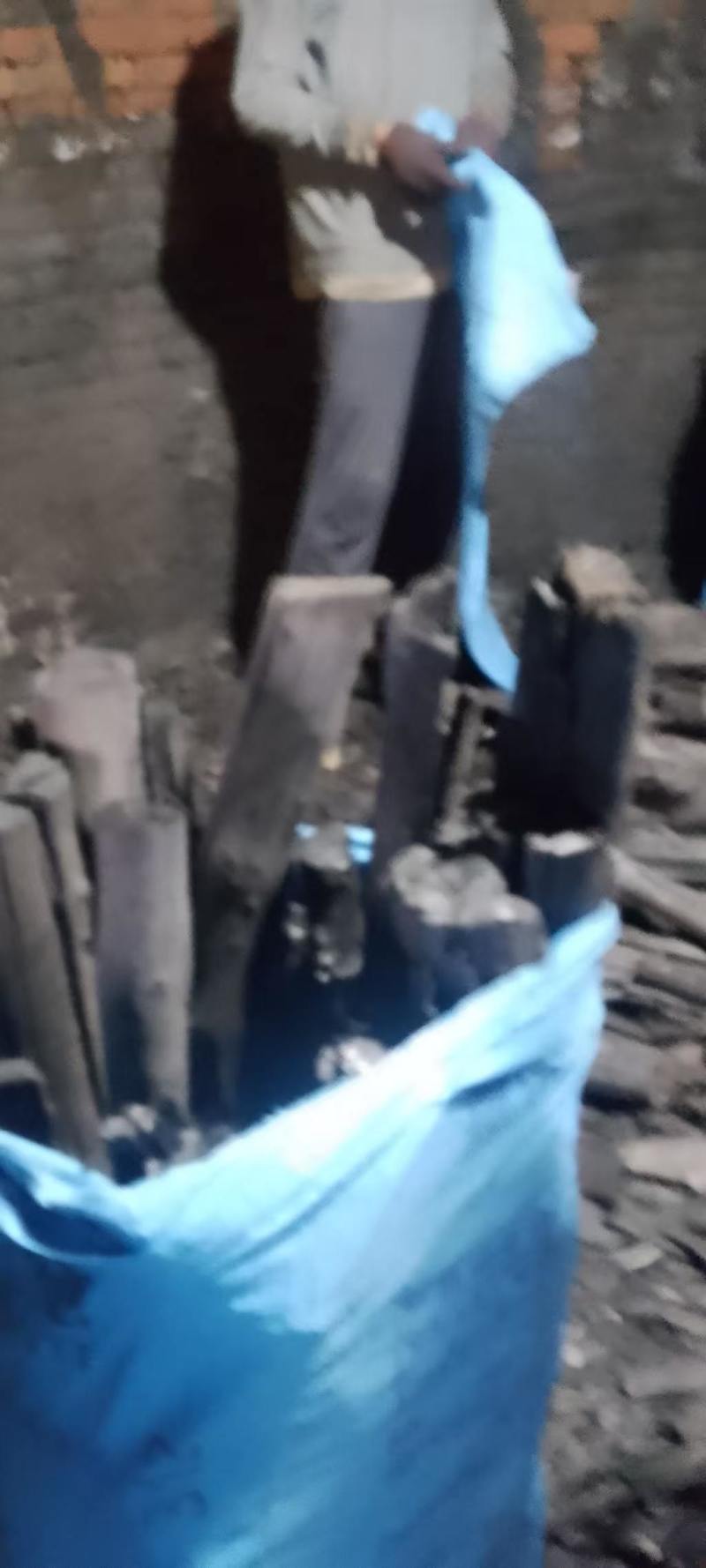烧烤木炭，耐烧不炸火，原木炭无添加剂
