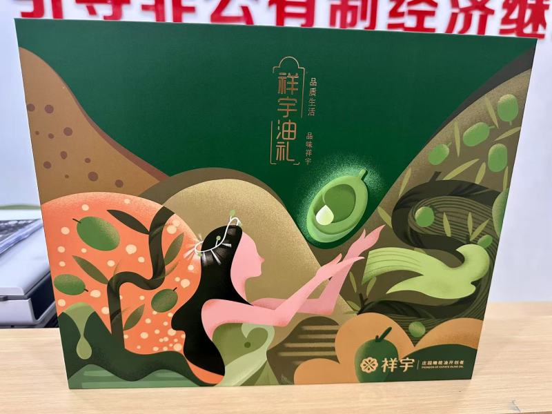 特级初榨橄榄油，礼盒装，鲜果冷压榨工艺，100%纯正橄榄油