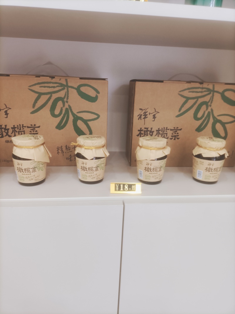 特级初榨橄榄油，礼盒装，鲜果冷压榨工艺，100%纯正橄榄油