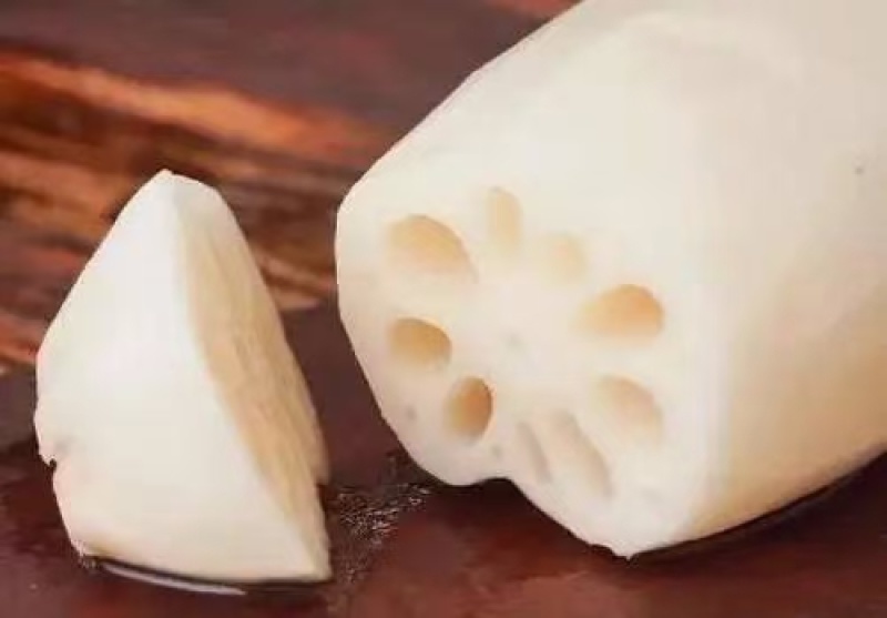 精品白莲藕大量有货，一手货源产地直发保质保需要联系我