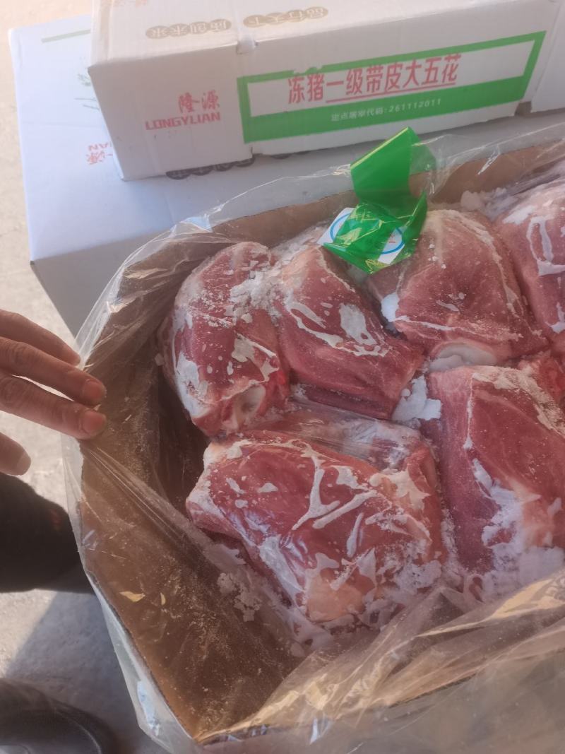 膘猪扇骨，新开鲜白条，颜色鲜艳，十公斤箱装