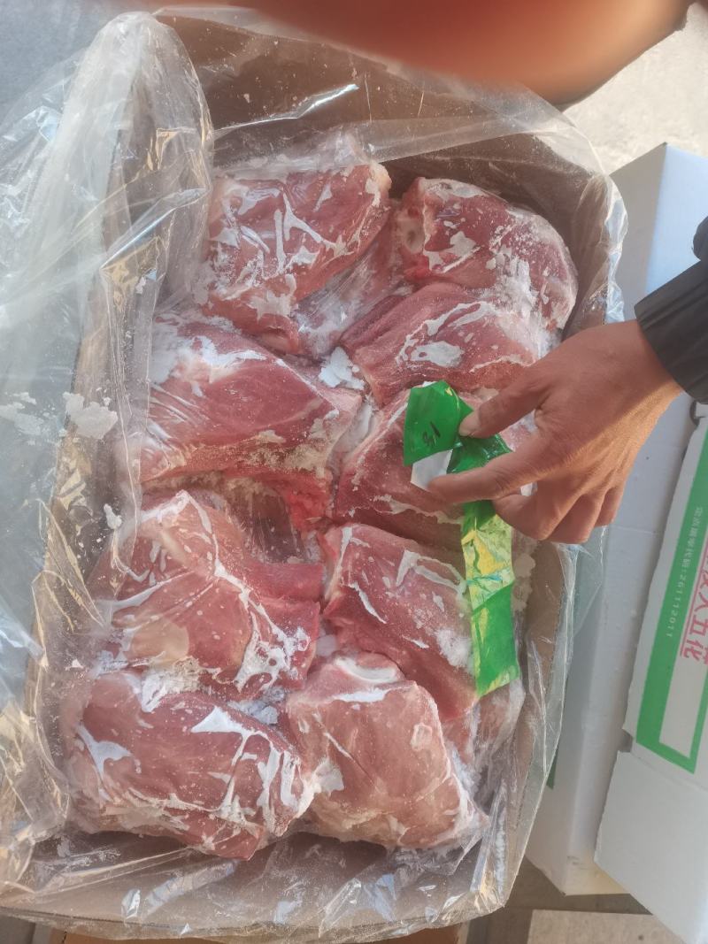 膘猪扇骨，新开鲜白条，颜色鲜艳，十公斤箱装