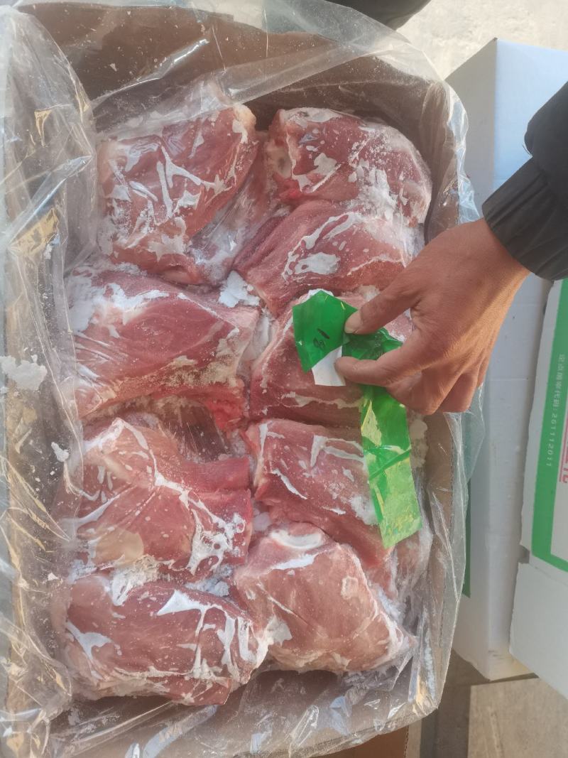 膘猪扇骨，新开鲜白条，颜色鲜艳，十公斤箱装