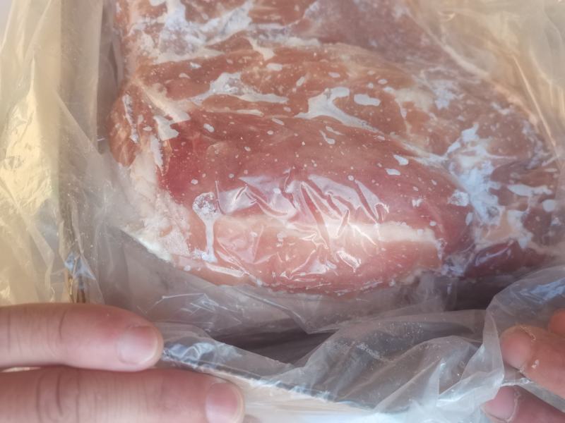 膘猪前后上肉，2到4片片都有价格不同，十公斤箱装