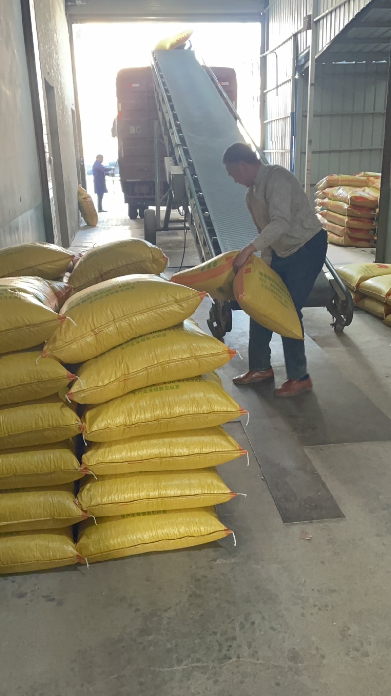 湖南奶牛饲料爱吃长膘乳汁丰富厂家直销80斤