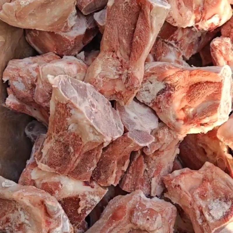 多肉腿骨块，带肉非常多，颜色新鲜，根根漏骨髓，性价比高