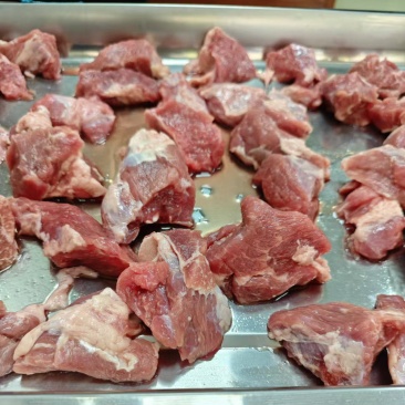 牛腱子肉块，块头匀称无小碎，瘦度90以上