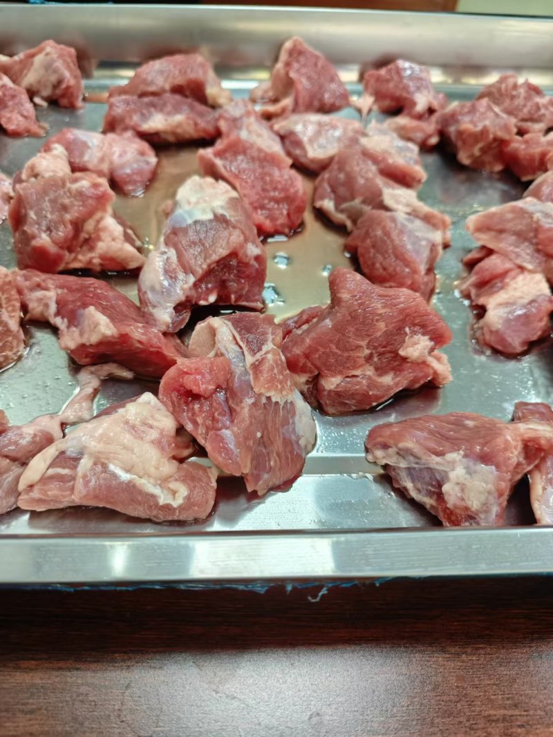 牛腱子肉块，块头匀称无小碎，瘦度90以上