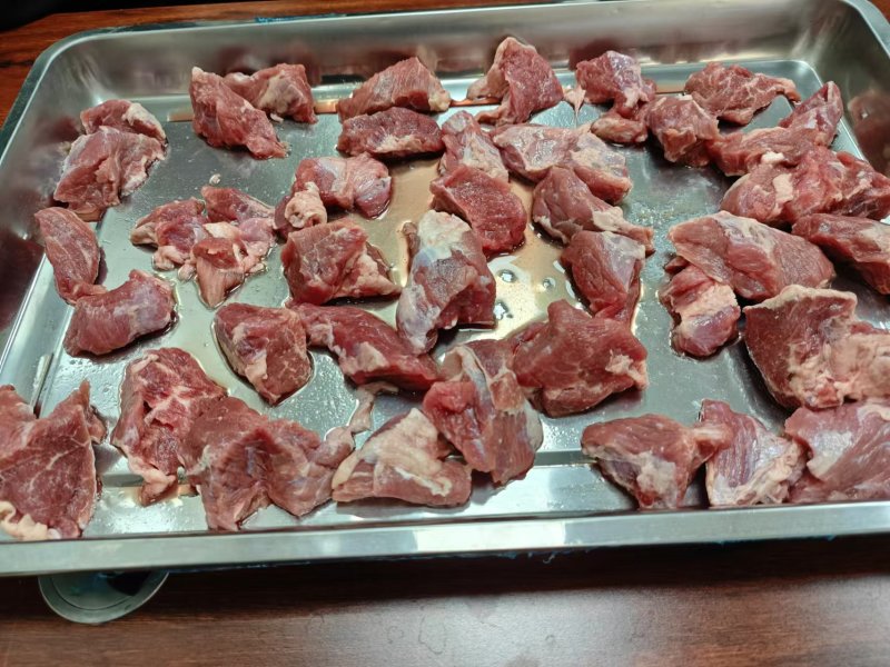牛腱子肉块，块头匀称无小碎，瘦度90以上