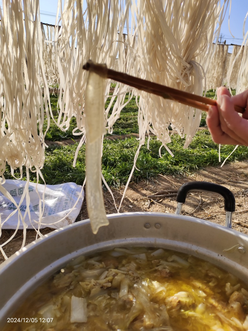 红薯粉口感柔润爽滑***，量大从优。保证质量