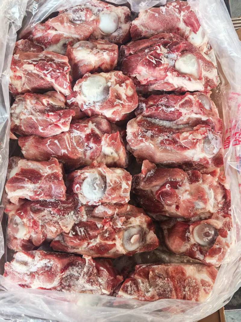 多肉猪棒骨，价格不高，适合酱骨头店，特色菜的选择