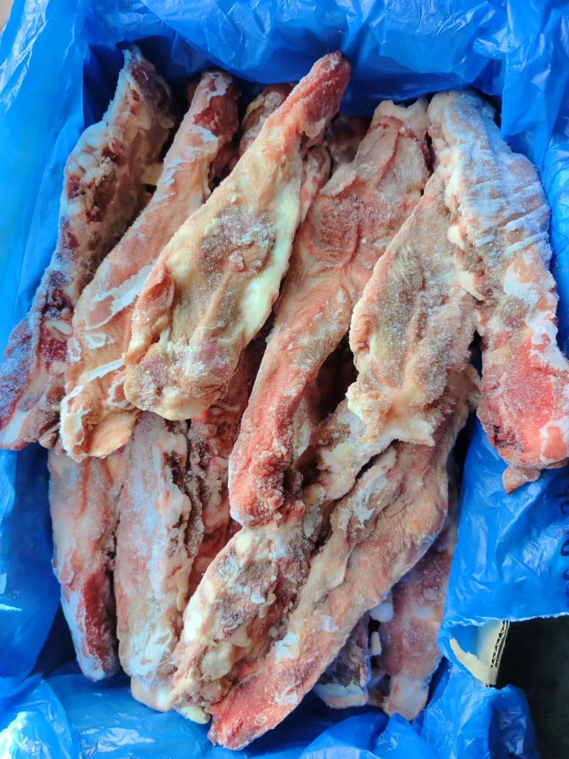 猪胸骨，脆排，品质非常好，带肉率高，颜色新鲜，**卸货