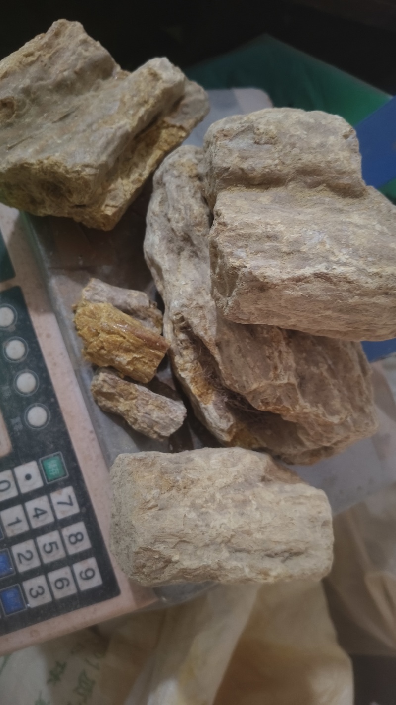 《琥珀》琥珀个子琥珀米规格齐全保证质量价格优