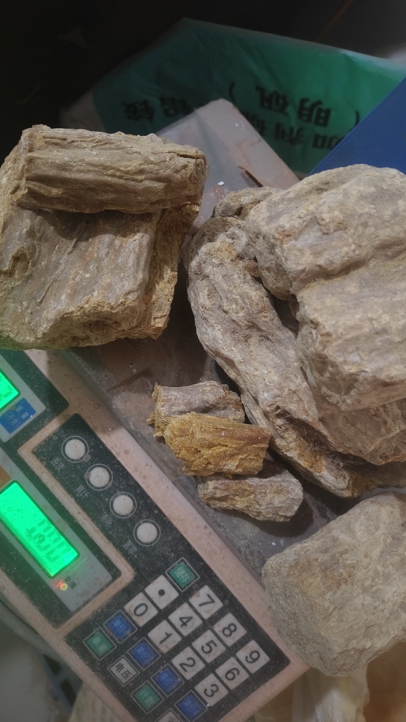 《琥珀》琥珀个子琥珀米规格齐全保证质量价格优