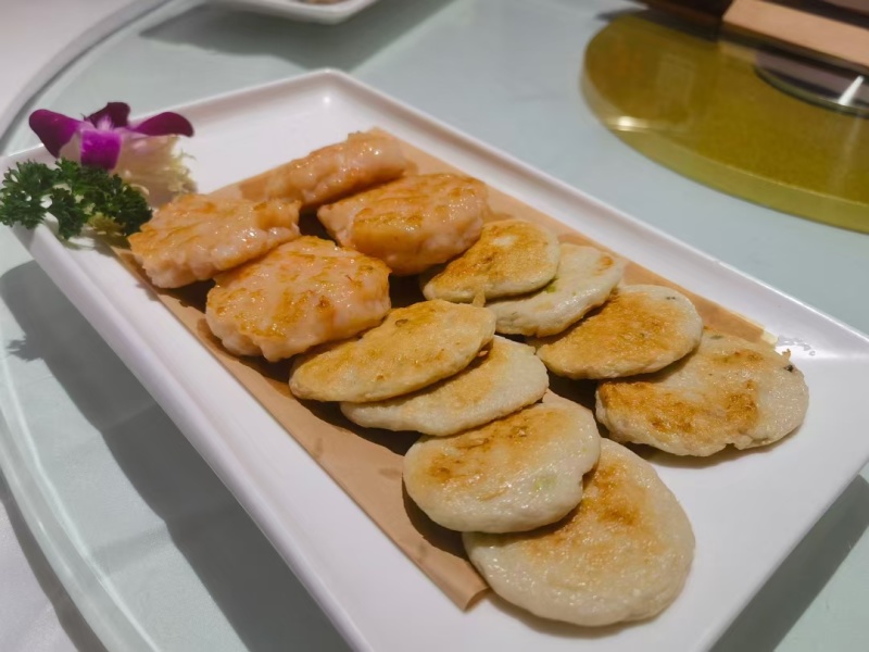 整箱小吃手打墨鱼饼商用手打墨鱼饼鱼饼手工香煎油炸花枝丸