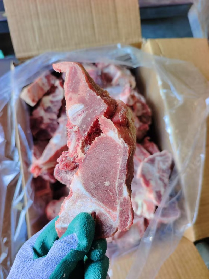 多肉骨块，带肉50以上，颜色鲜亮，价格不高，