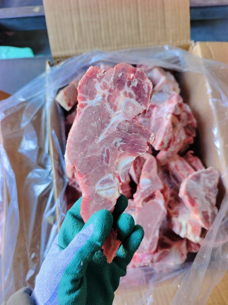 多肉骨块，带肉50以上，颜色鲜亮，价格不高，