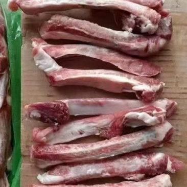 大家好，我是一亩田厂家，今日肋排条，价格实惠，货源充足