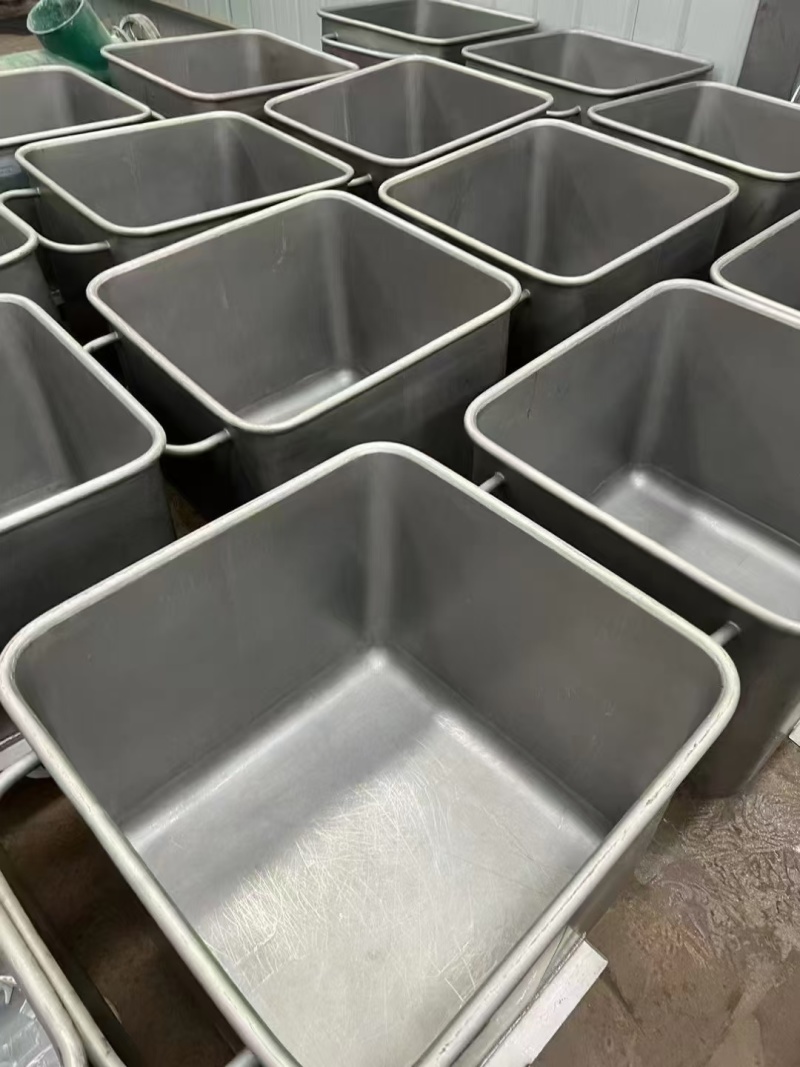 食品厂倒闭低价出售100台不锈钢料车201材质304材