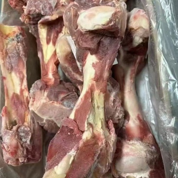 带肉牛棒骨