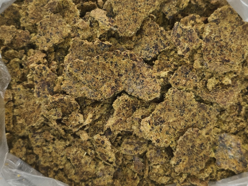 厂价直销棉籽饼，质量好，量大从优，适合牛羊猪鸡鸭喂养。