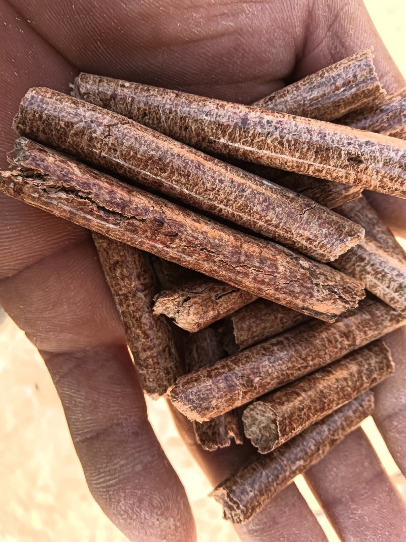 生物质燃烧颗粒燃料厂家直销量大质优价格优惠欢迎咨询采购