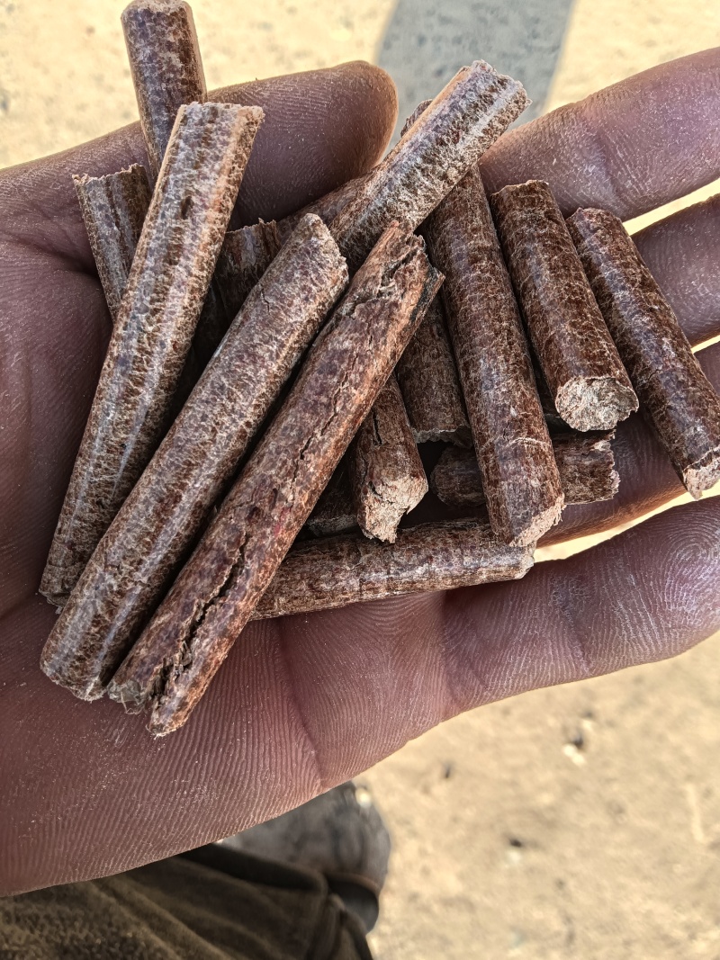 生物质燃烧颗粒燃料厂家直销量大质优价格优惠欢迎咨询采购