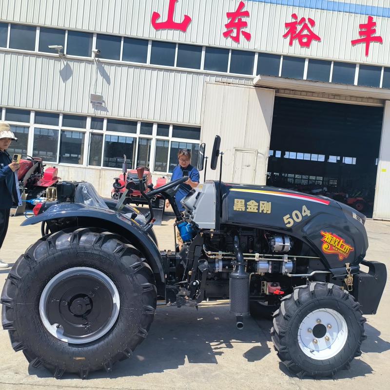 源头生产厂家504黑金刚大棚王四驱轮式拖拉机耕地机