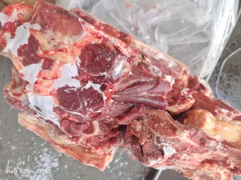 牛手把肉，全牛骨带肉率大，切好的，都是纯草地牛，价格便宜