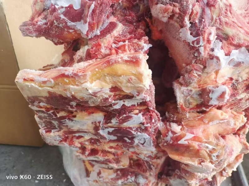 牛手把肉，全牛骨带肉率大，切好的，都是纯草地牛，价格便宜