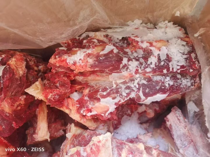 牛手把肉，全牛骨带肉率大，切好的，都是纯草地牛，价格便宜