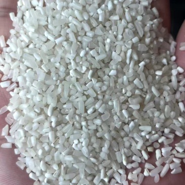 白碎米硬米，食品级大碎米每月到货5万吨