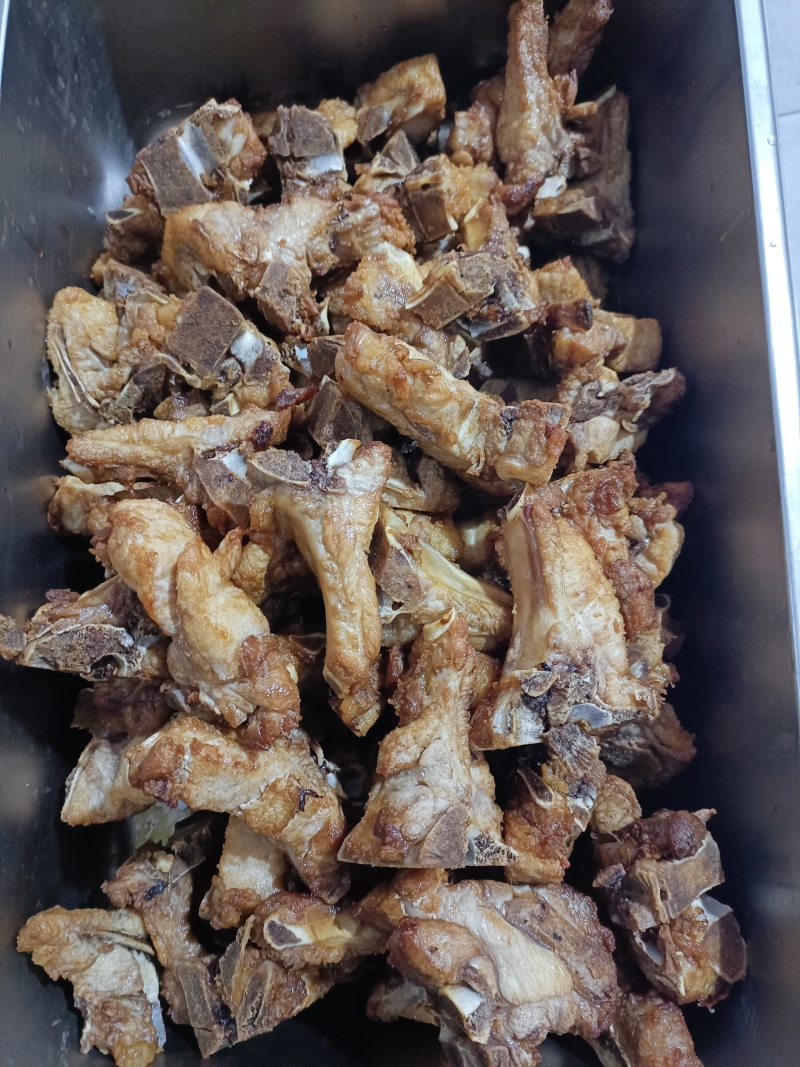 半成品猪脊骨批发10元/斤，纯干不带汤水，多肉脊骨