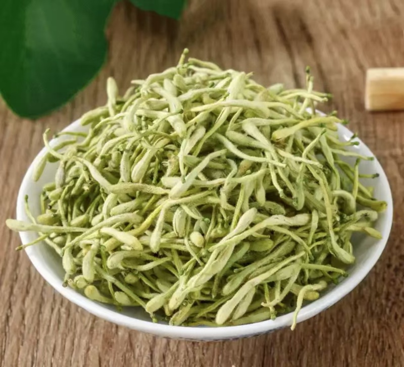 产地货源精品金银花，粒粒饱满，口感清香，色泽鲜艳！